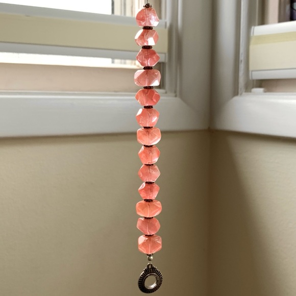 Pink strawberry quartz faceted stone beads bracelet with etched silver toggle - Picture 10 of 16